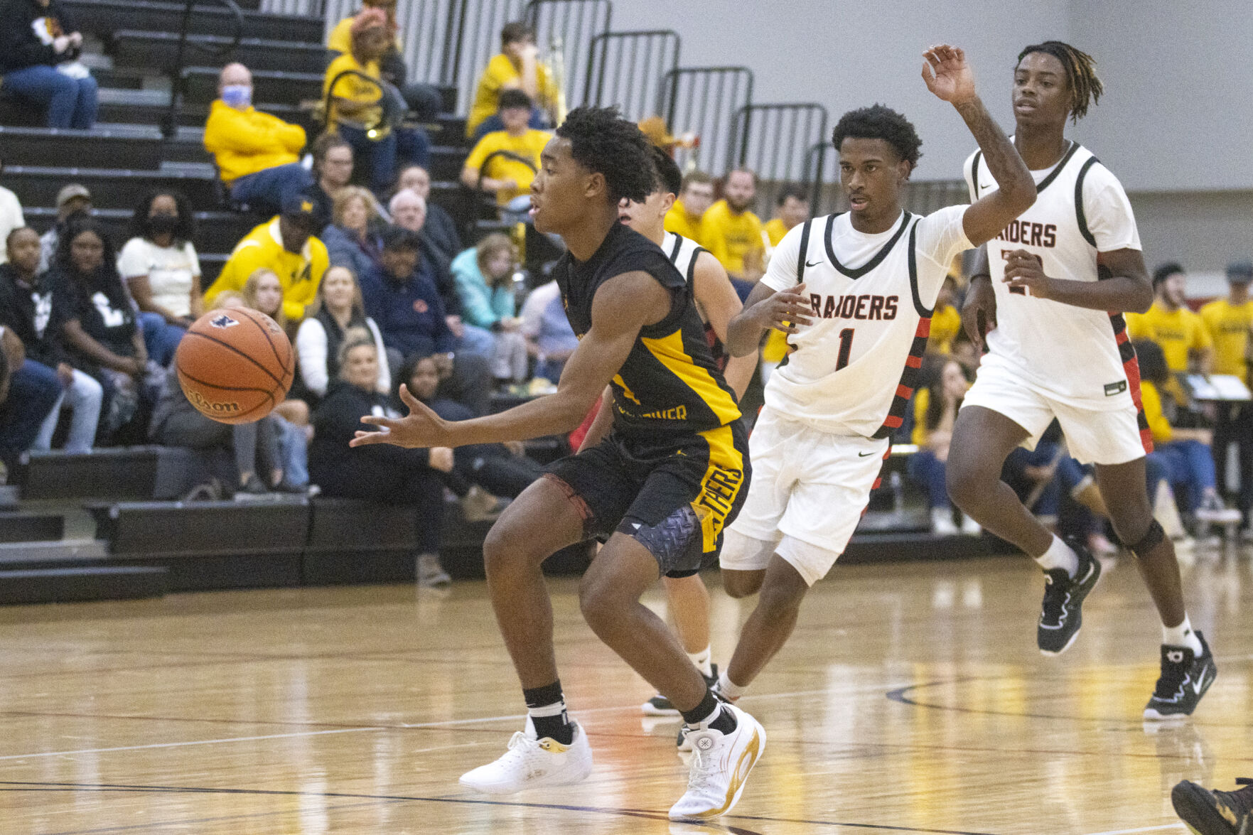 112322-dec-spt-eisenhower-basketball-gallery_08.JPG